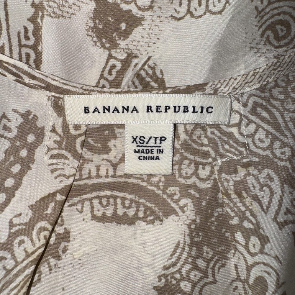 100% silk Banana Republic XS Womens Cream Tan Keyhole paisley print Tank resort - Picture 6 of 7